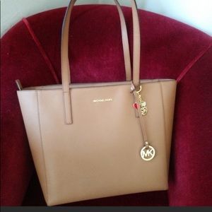 XLarge Michael Kors Rivington Tote in Acorn